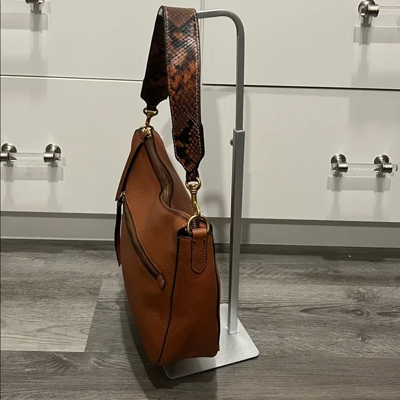 Banana Republic Leather Shoulder Bag - Picture 5 of 12